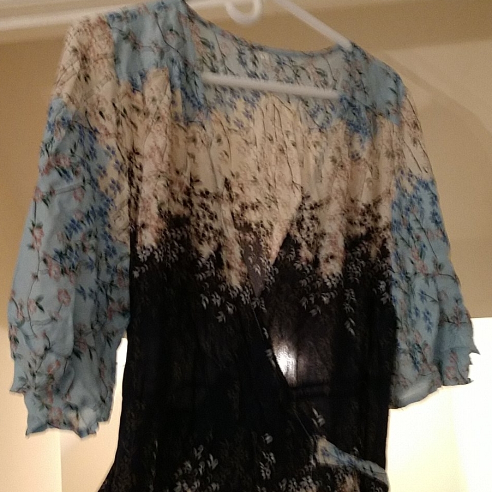 Dresses, Rompers & Tops - Picture 4 of 8